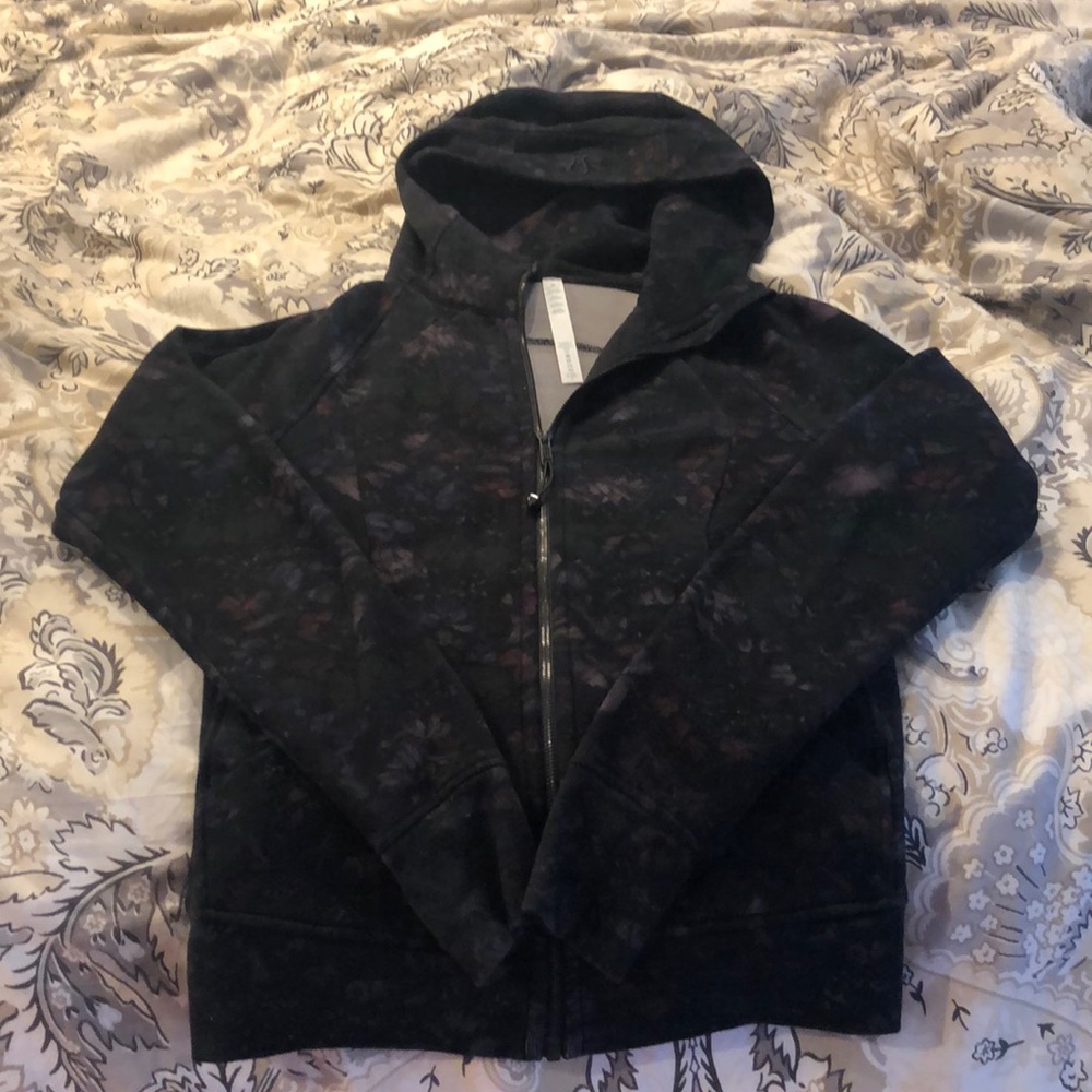 subtle floral print lululemon hoodie- never worn!